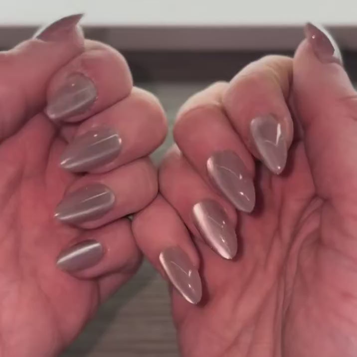 Aurora Cat Eye Almond Nails - Press On Nails